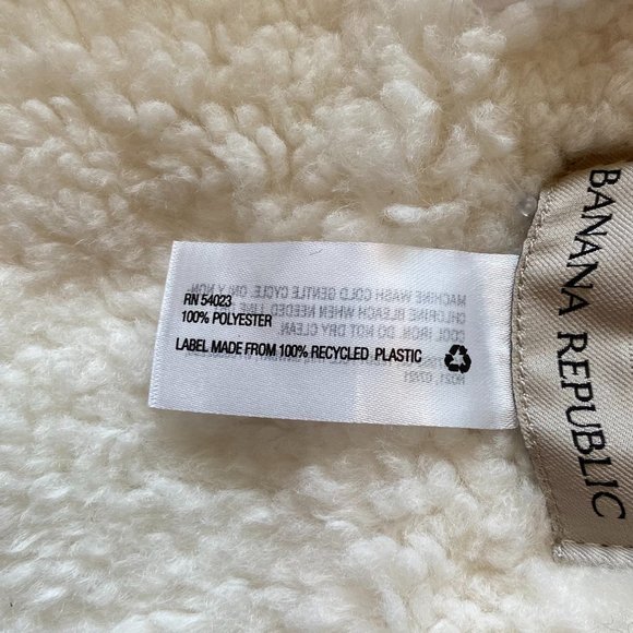 Banana Republic Sherpa Pull-Through Scarf NWT - Picture 7 of 8